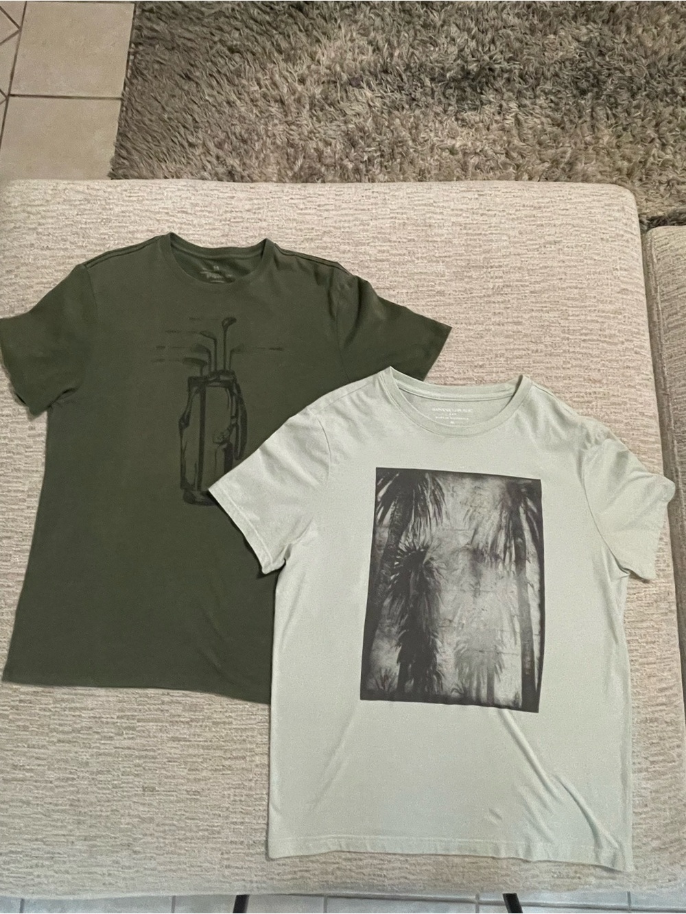 Banana Republic Men M Lot 2 Graphic Tees Golf Palm Tree Casual Athleisure - Picture 2 of 12